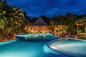 Cala Luna Boutique Hotel & Villas tesisinde veya buraya yakın yüzme havuzu