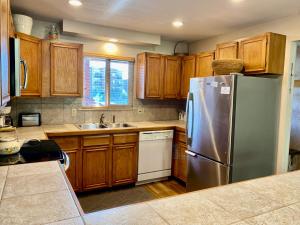 Nhà bếp/bếp nhỏ tại Hi Country Haus Unit 1805