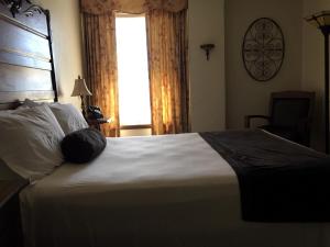 Letto o letti in una camera di Boulder Dam Hotel