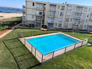 Bazén v ubytování Bordemar, primera línea de playa nebo v jeho okolí