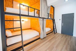 Voodi või voodid majutusasutuse Chao Hostel toas