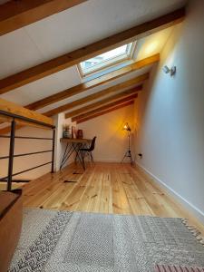 an attic room with a bed and a window at Casa do Tronco in Bragança