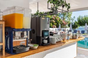 A kitchen or kitchenette at Sirocco Hotel