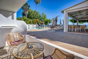 A balcony or terrace at Sirocco Hotel