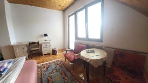Khu vực ghế ngồi tại Accommodation Konak