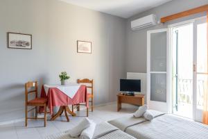 TV a/nebo společenská místnost v ubytování Ammousa Hotel Apartments