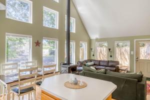 Posezení v ubytování Cedar Grove - Meredith Lodging