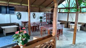 a restaurant with tables and chairs and a tv at Holiday House Costinesti in Costinesti