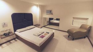Un pat sau paturi într-o cameră la Town and Country Motel VMapa