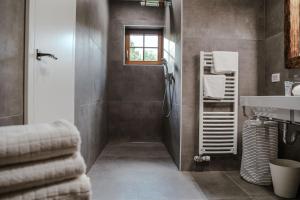 Koupelna v ubytování SKED'N + 37 fotografií