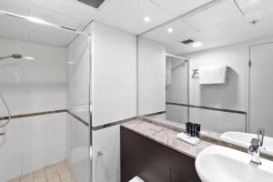 Ένα μπάνιο στο KozyGuru | Haymarket | High Level 2B APT 16 +8 φωτογραφίες