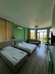 Afbeelding uit fotogalerij van Royal House in Kvariati