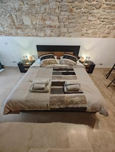 Postel nebo postele na pokoji v ubytování pied-à-terre 13