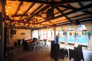 Bazén v ubytování Hotel Gabriella nebo v jeho okolí