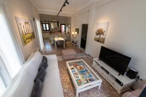 TV a/nebo společenská místnost v ubytování Angelinas Quarters - Kalamata Mediterranean Villas