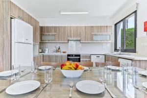 Kuchyň nebo kuchyňský kout v ubytování Platzia Beach Villas
