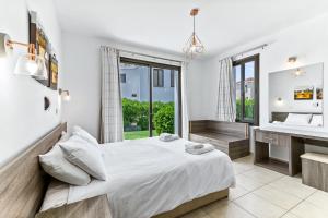 Postel nebo postele na pokoji v ubytování Platzia Beach Villas