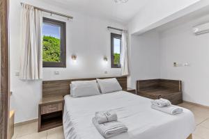 Postel nebo postele na pokoji v ubytování Platzia Beach Villas