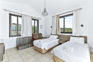 Postel nebo postele na pokoji v ubytování Platzia Beach Villas