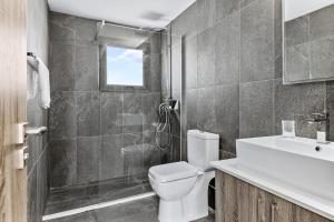 Koupelna v ubytování Platzia Beach Villas