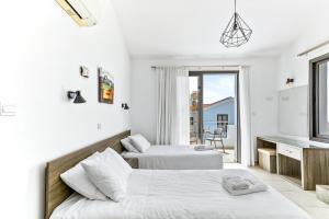 Postel nebo postele na pokoji v ubytování Platzia Beach Villas