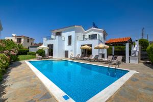 Bazén v ubytování Platzia Beach Villas nebo v jeho okolí