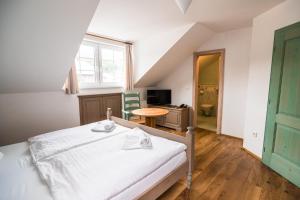 Łóżko lub łóżka w pokoju w obiekcie Grand Apartments Špindlerův Mlýn