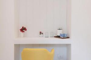 a yellow chair sitting on a shelf in a room at B&B L'Agapanto in Capri