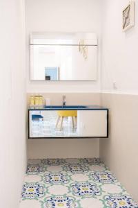 a bathroom with a sink and a mirror at B&B L'Agapanto in Capri