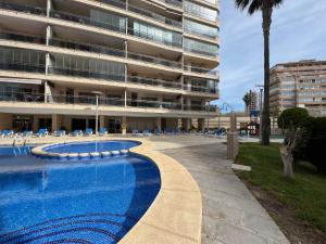 Bazén v ubytovaní Ático Bahía del Sol en Calpe con impresionantes vistas - Inmodream Calpe alebo v jeho blízkosti