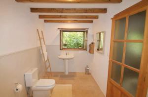 Et badeværelse på CANGAS DE ONIS RURAL HOUSE WITH VIEWs + 28 billeder