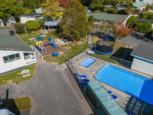 Hồ bơi trong/gần Tasman Holiday Parks Picton