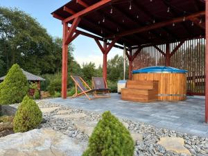 Ogród w obiekcie Bąbelkowa Chata Beskidy Domek z Balią Jacuzzi