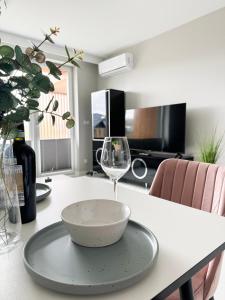 a bowl on a table with a wine glass at Laguna Beskidów Resort - Apartament A74 in Zarzecze