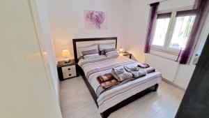 Posteľ alebo postele v izbe v ubytovaní Villa Chiara with Private Pool and garden
