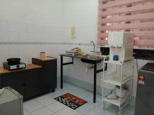Kuchyň nebo kuchyňský kout v ubytování Homestay Idaman Penang
