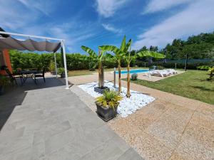 Bazén v ubytovaní Villa Chiara with Private Pool and garden alebo v jeho blízkosti