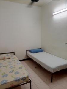 Postel nebo postele na pokoji v ubytování Homestay Idaman Penang