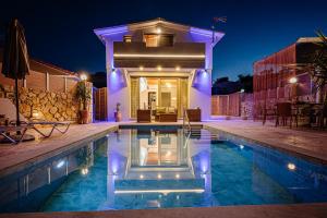 Bazén v ubytování Villa Monalisa nebo v jeho okolí