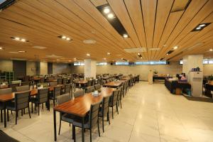 Restaurace v ubytování Hamdeok Beach Stay Jeju + 37 fotografií