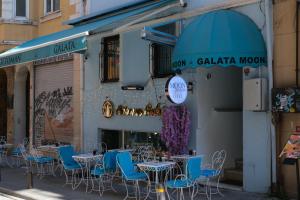 a group of tables and chairs outside of a restaurant at Galata Moon Hotel in Istanbul