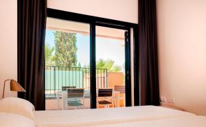Cama o camas de una habitación en Ona Hacienda del Álamo Golf Resort