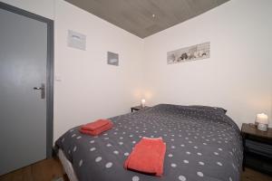 Postel nebo postele na pokoji v ubytování Le Gîte des 3000 avec Spa