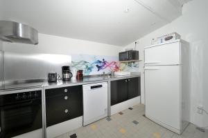 Kuchyň nebo kuchyňský kout v ubytování Le Gîte des 3000 avec Spa + 12 fotografií