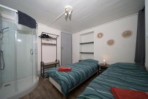 Postel nebo postele na pokoji v ubytování Le Gîte des 3000 avec Spa
