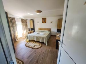 a bedroom with a bed and a room with a table at Casa Livia in 2 Mai