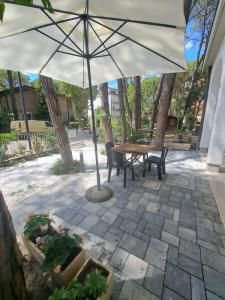 En terrasse eller udendørsområde på Villa Taormina