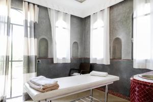 Imagen de la galería de Mexance Villa with large hosting capacity, private heated pool, Fitness and SPA, en Oulad Mazoug 44 fotos más