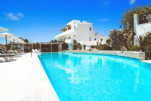 Bazen u ili blizu objekta Corali Beach Hotel
