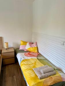 Postel nebo postele na pokoji v ubytování Apartmány u rybníčka